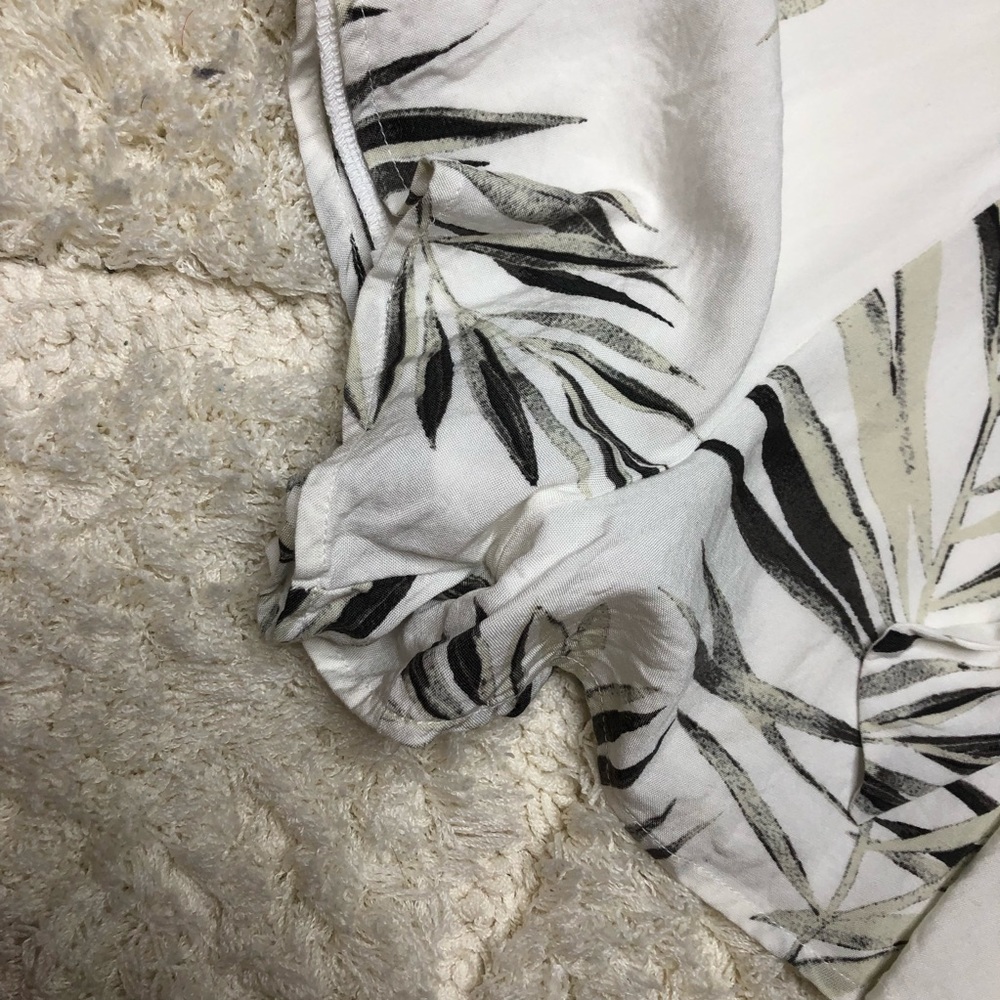 Sage Leaf Pattern Romper - image 3